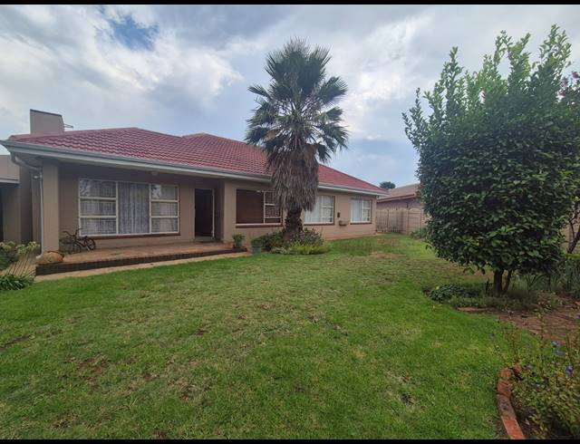 3 BEDROOM HOUSE FOR SALE IN SONLAND PARK